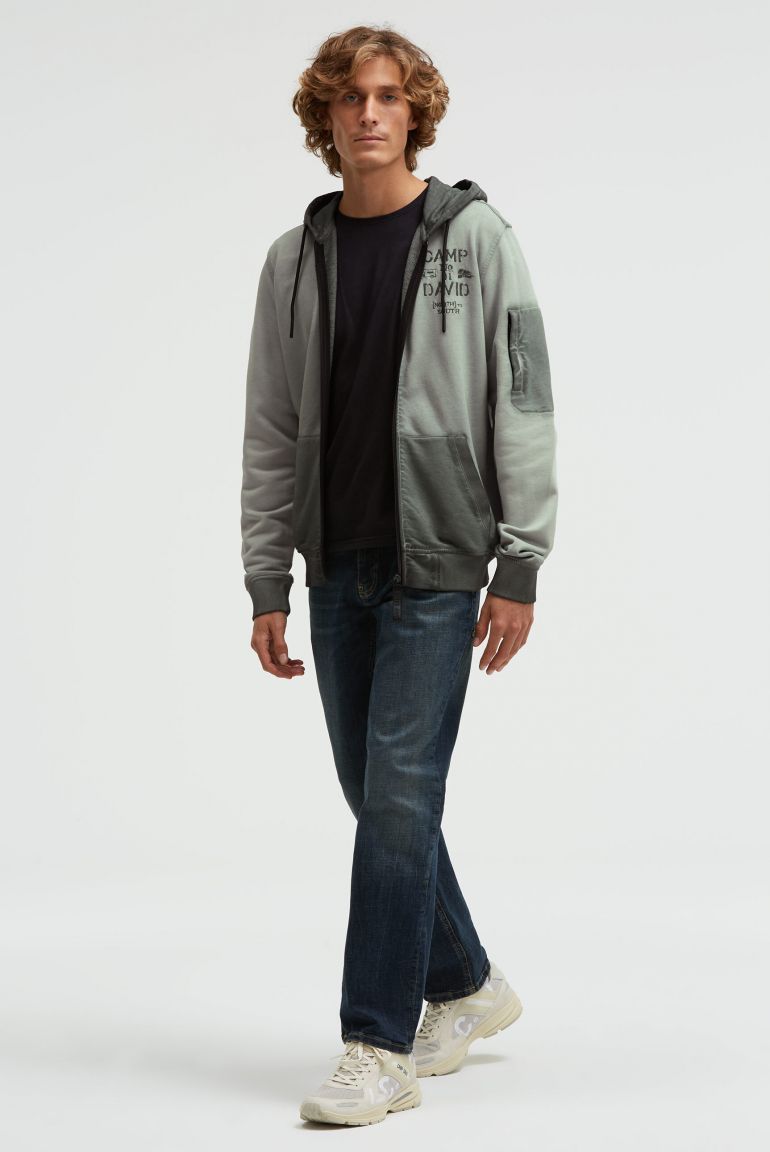 Kapuzensweatjacke Oil Dyed mit Rücken-Artwork