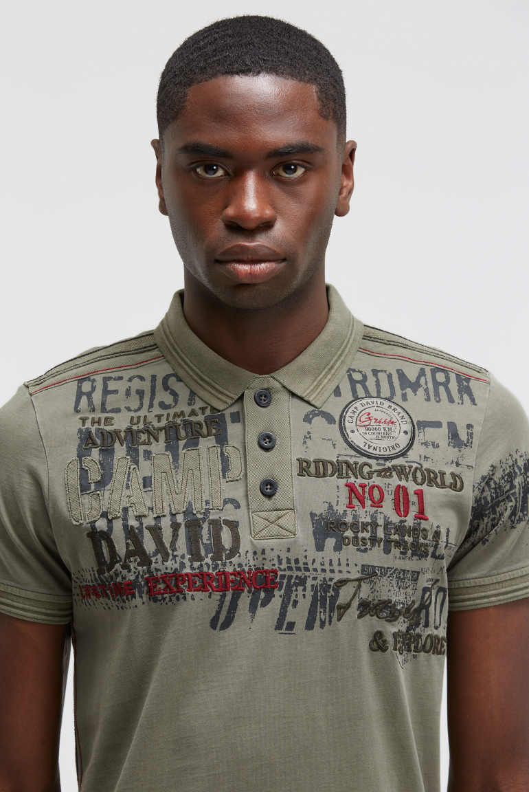 Kurzarmpolo mit Tapes und Logo-Applikationen