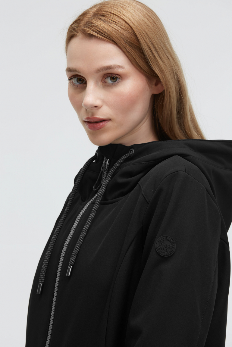 Lange Softshelljacke mit Kapuze und Logo Artworks