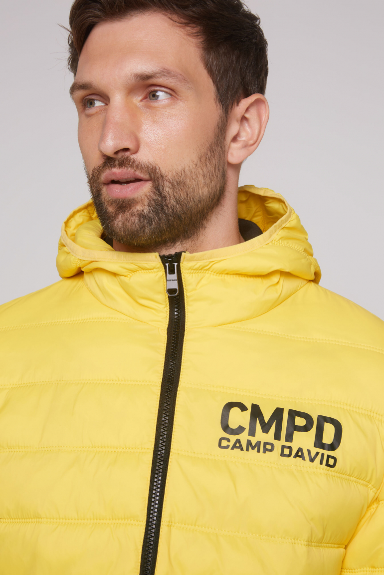 Leichte Steppjacke mit Kapuze