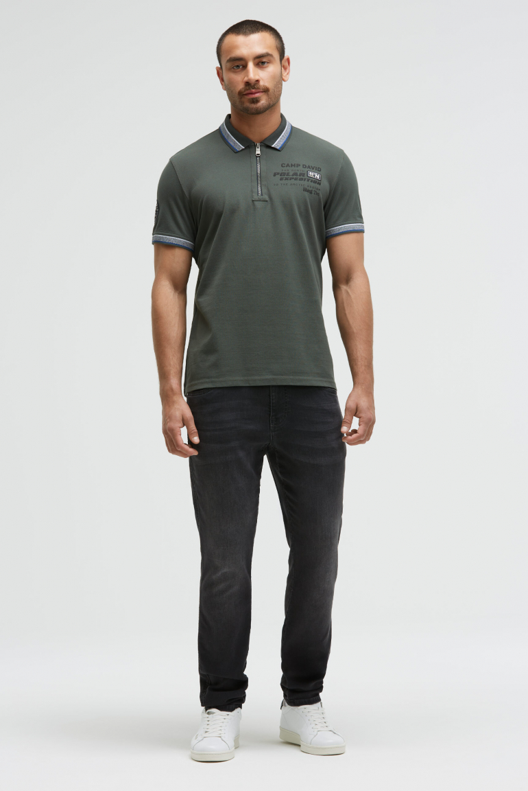 Pikee-Polo mit Zipper und Rücken-Artwork