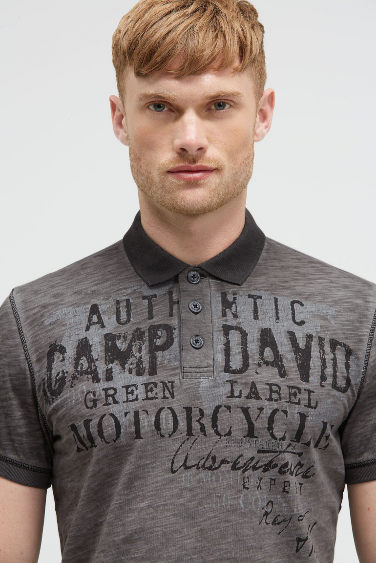 Poloshirt Oil Dyed mit Used Prints