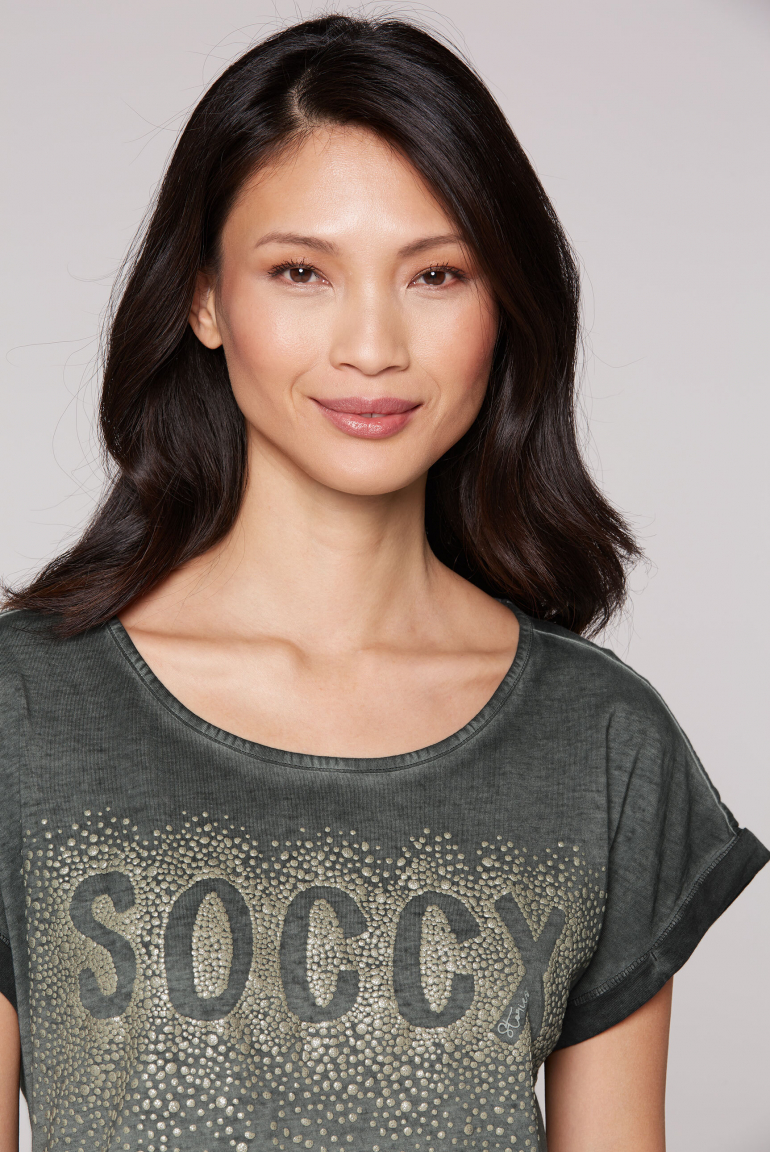 Rundhalsshirt Oil Dyed mit Puffprint-Artwork