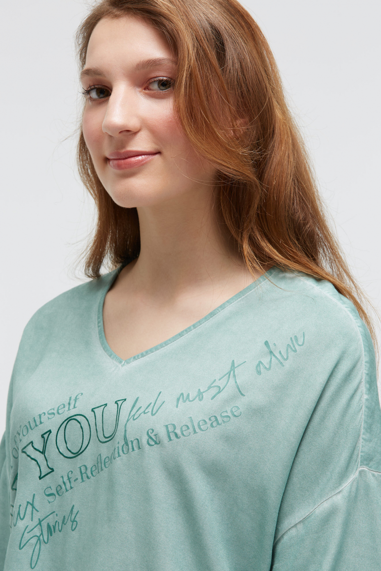 Shirt im Materialmix mit Folienprint