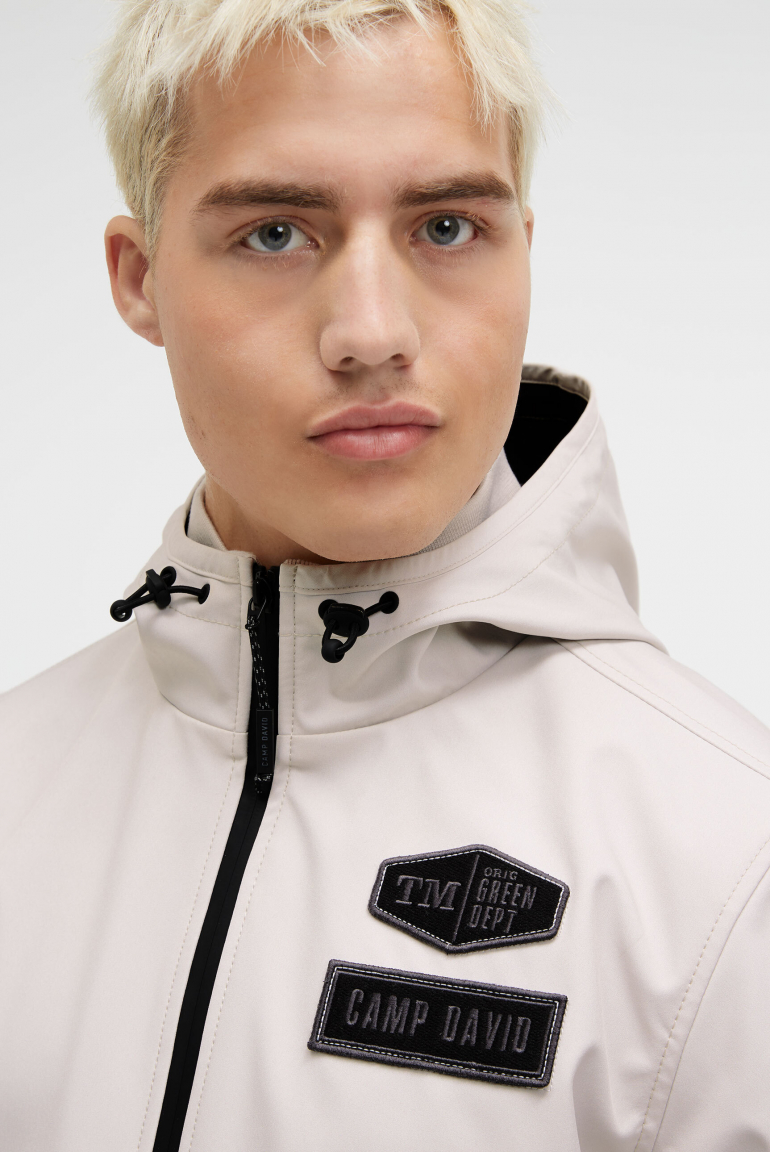 Softshelljacke mit Logo-Prägung am Rücken