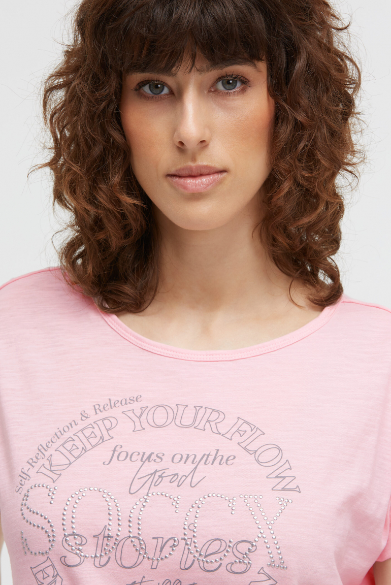 T-Shirt mit Artwork aus Schmucksteinen