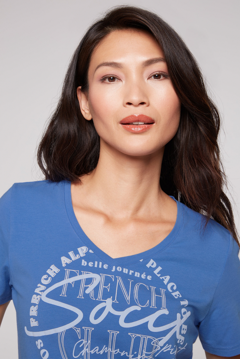 T-Shirt mit V-Ausschnitt und Print