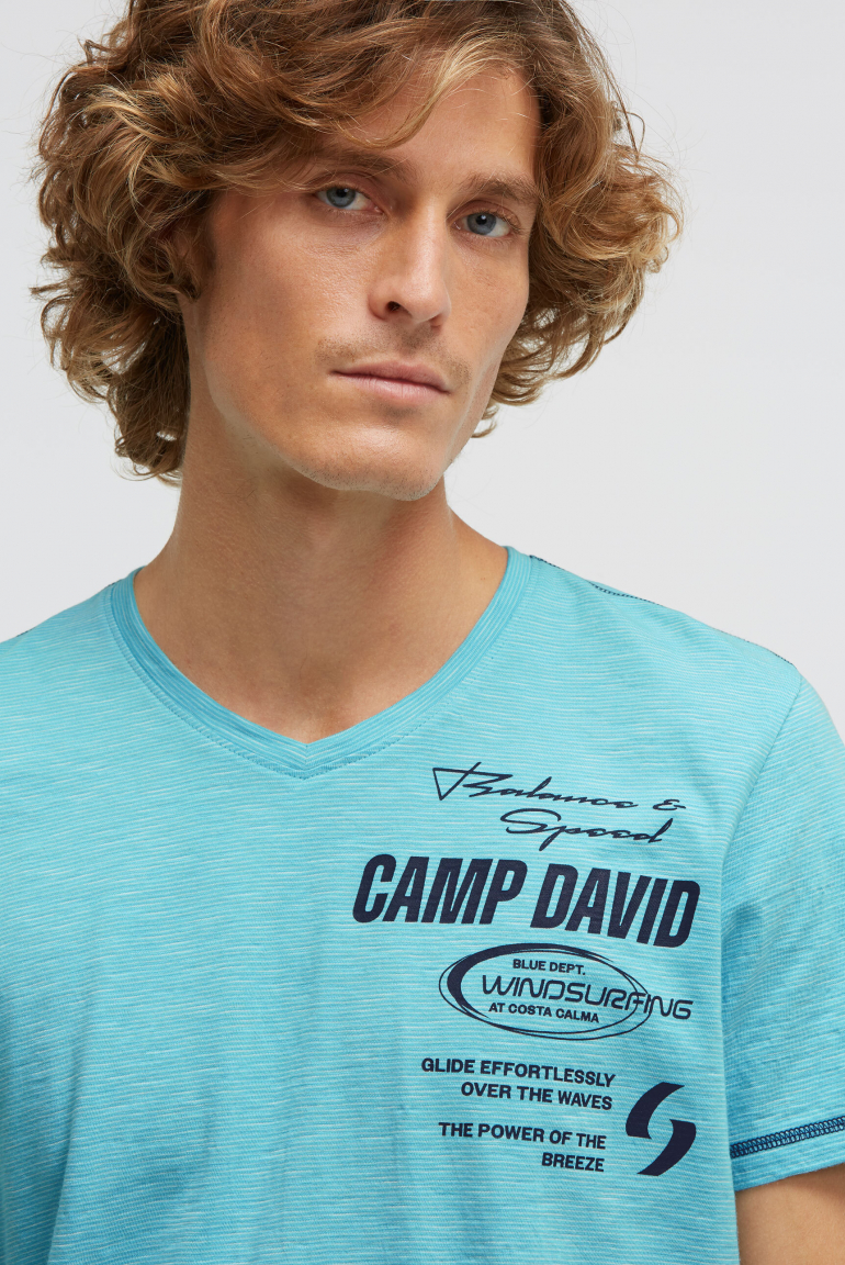 T-Shirt V-Neck mit Slub Stripes und Prints