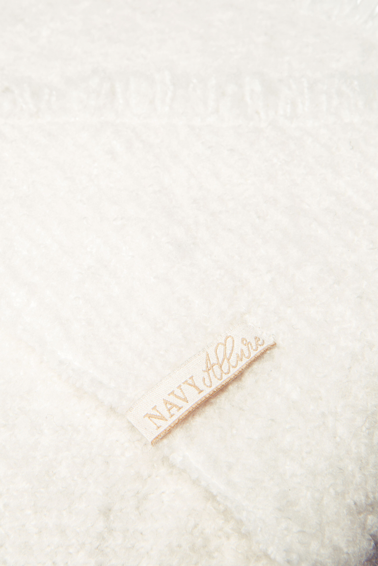 Triangle-Schal aus Bouclégarn