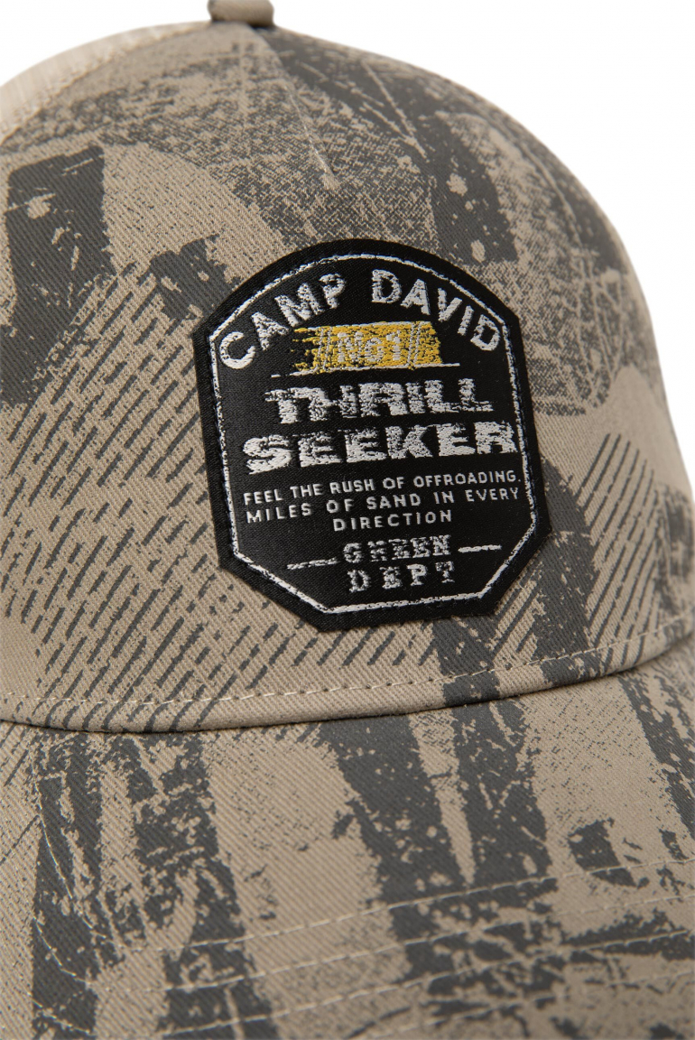Trucker Cap mit All Over Print und Patch