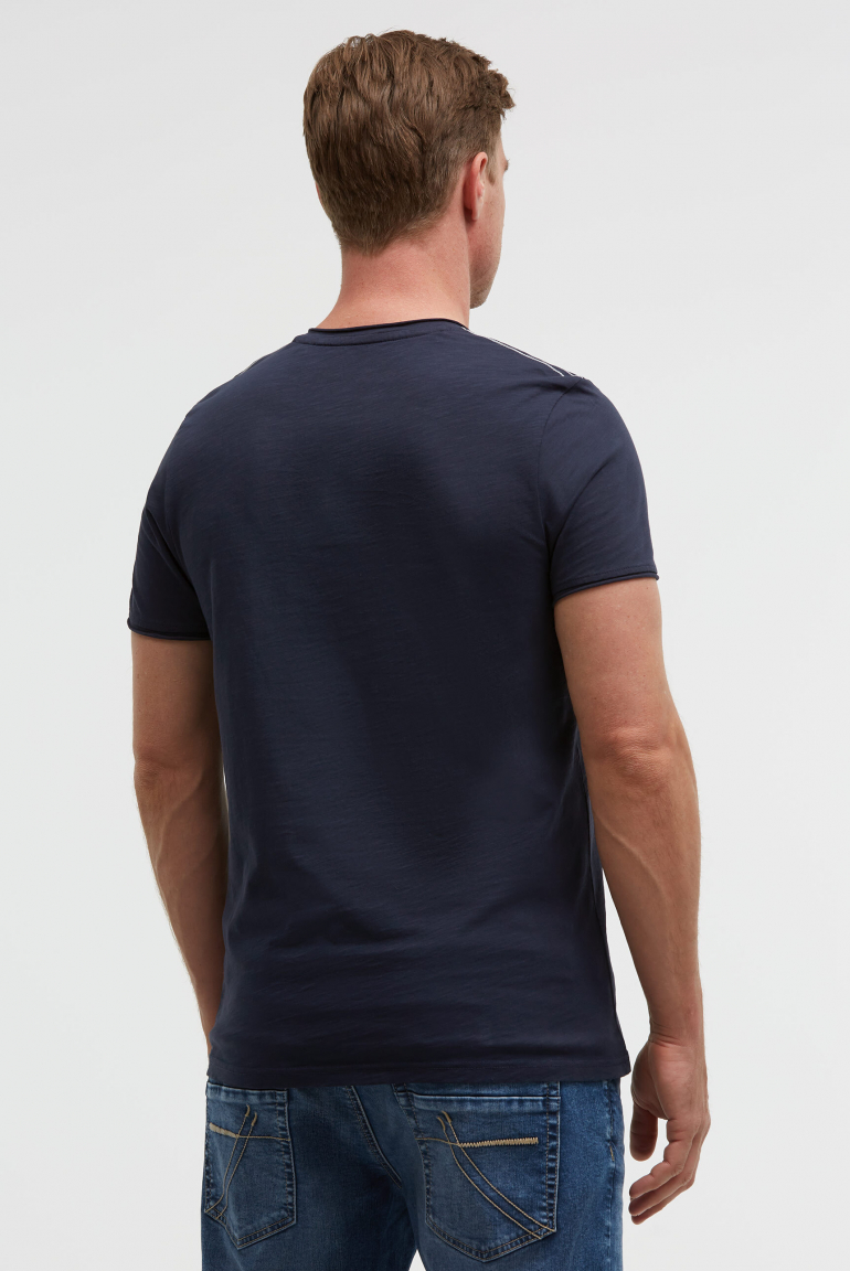 Basic T-Shirt mit V-Neck und Print