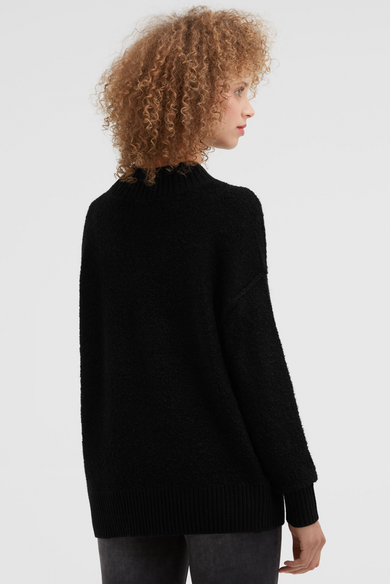 Bouclé-Pullover mit Stehkragen