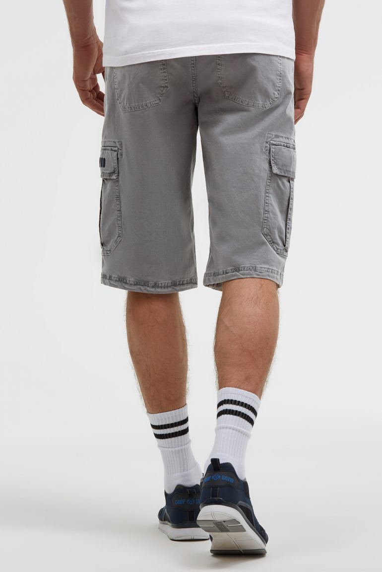 Cargo Shorts mit 3D-Logo-Stickerei