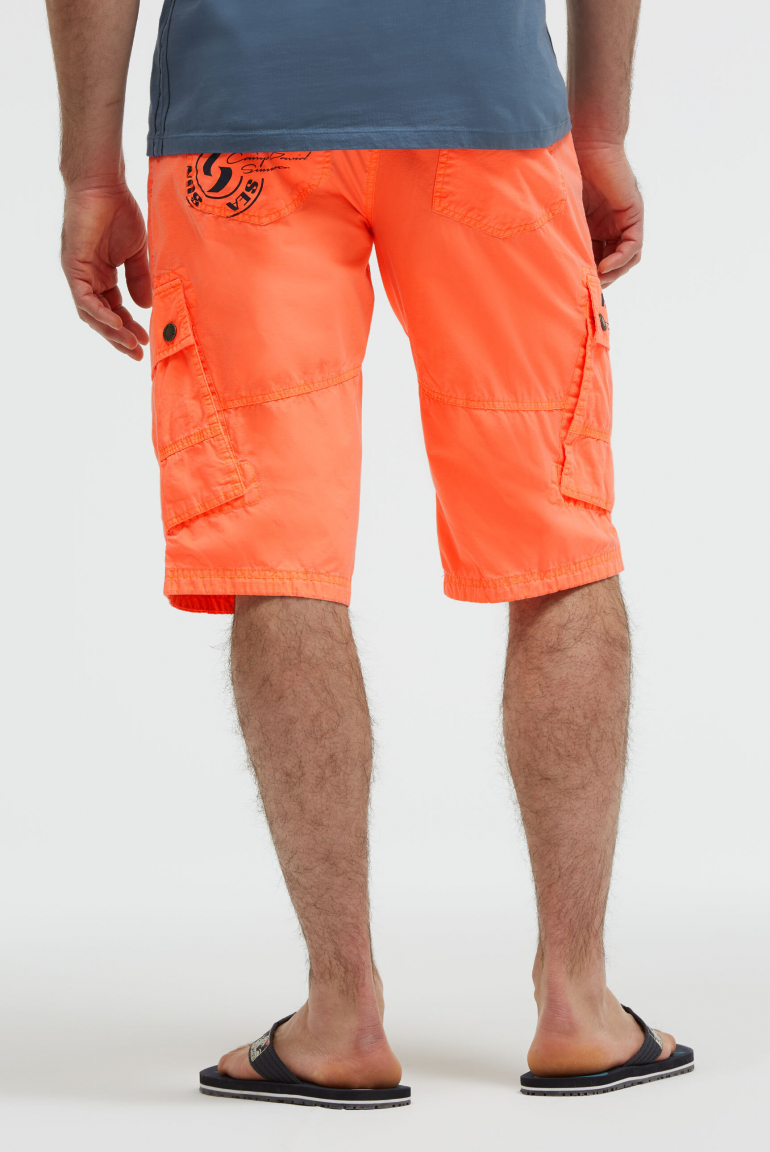 Cargo Shorts mit kleinen Label Prints