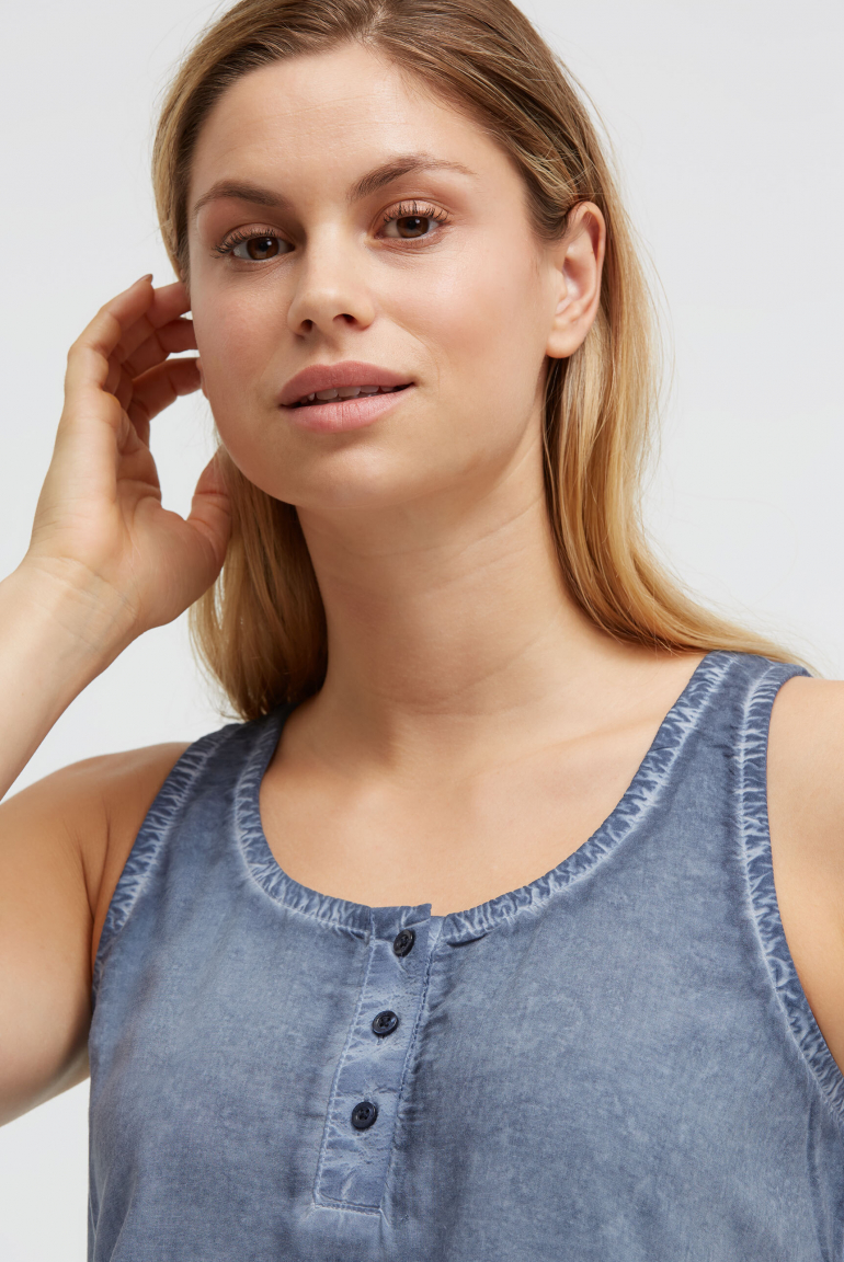 Henley-Top Oil Dyed mit Rückenprint