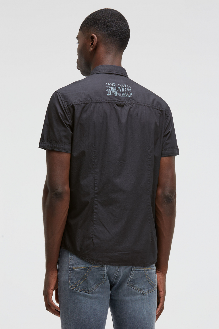 Kurzarmhemd mit Label Prints und Stickereien