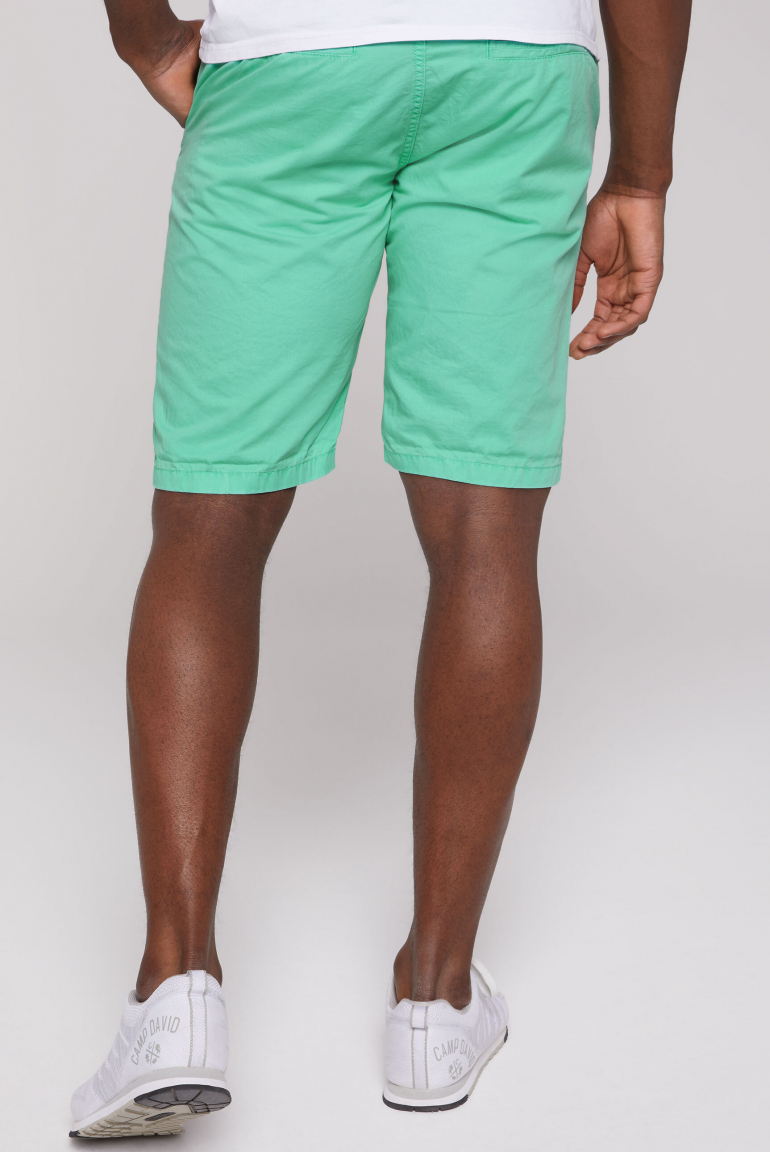 Leichte Chino Shorts mit Logostick