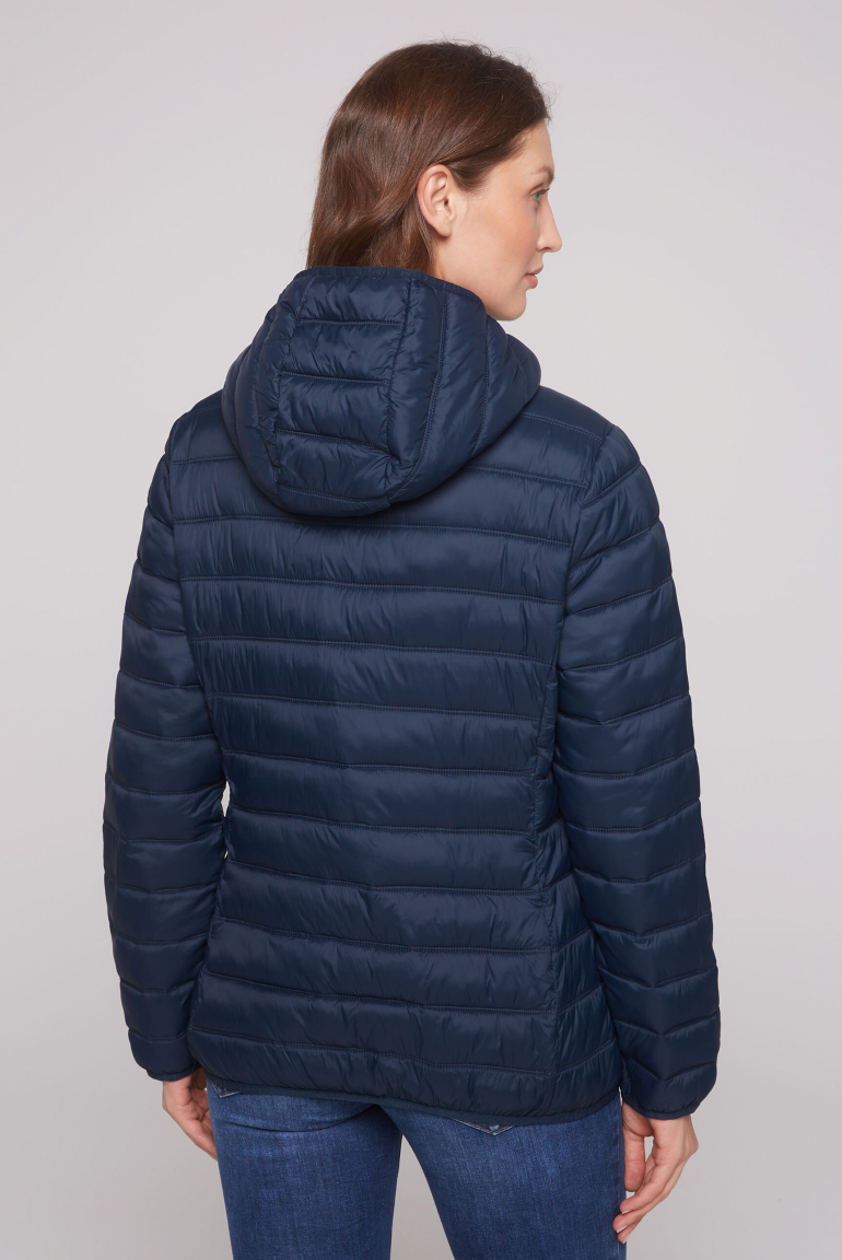 Leichte Steppjacke mit Kapuze
