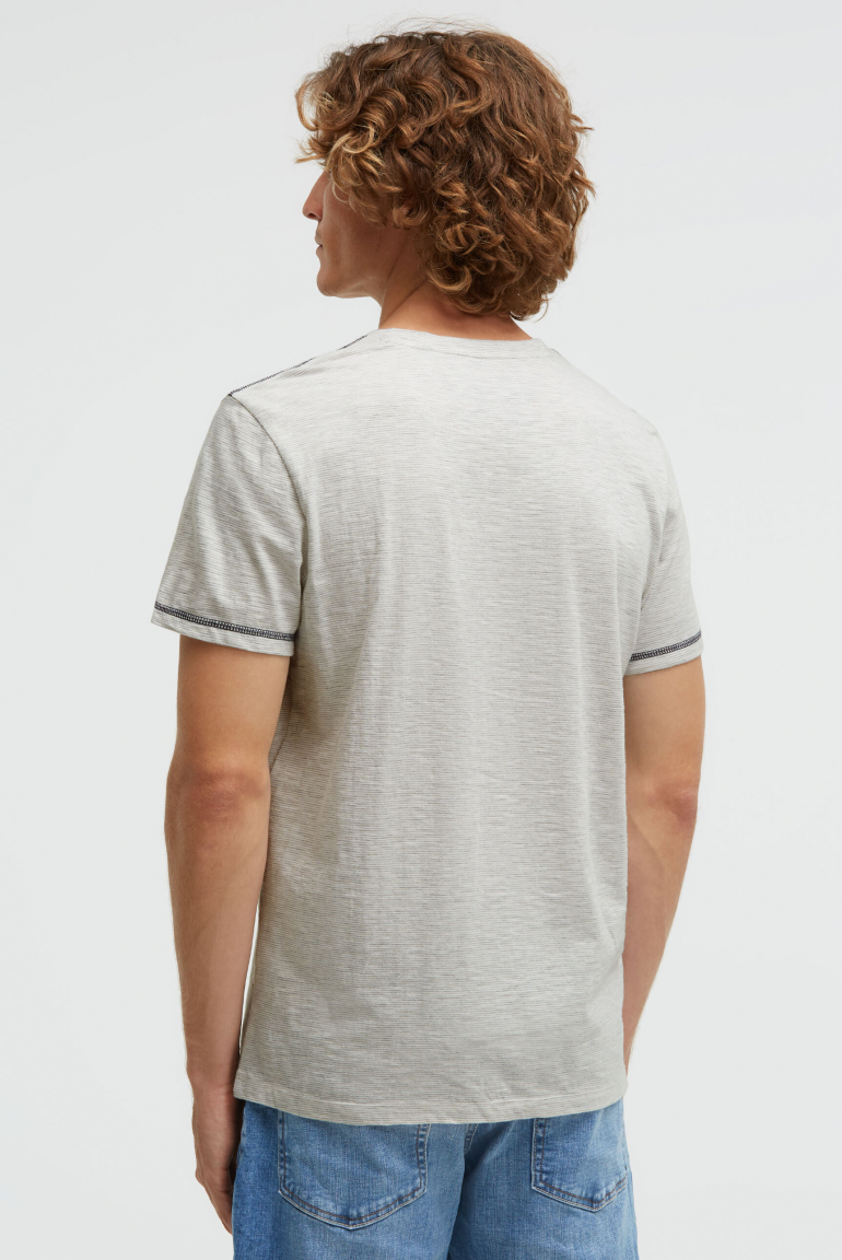 T-Shirt V-Neck mit Slub Stripes und Prints