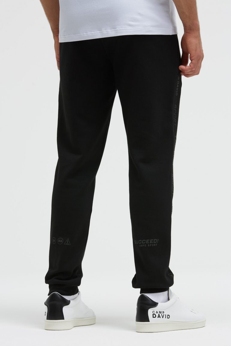 Trainingshose aus Interlock mit Seitentapes