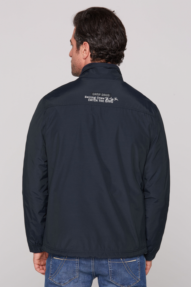 Windjacke mit kleinen Logo-Stickereien