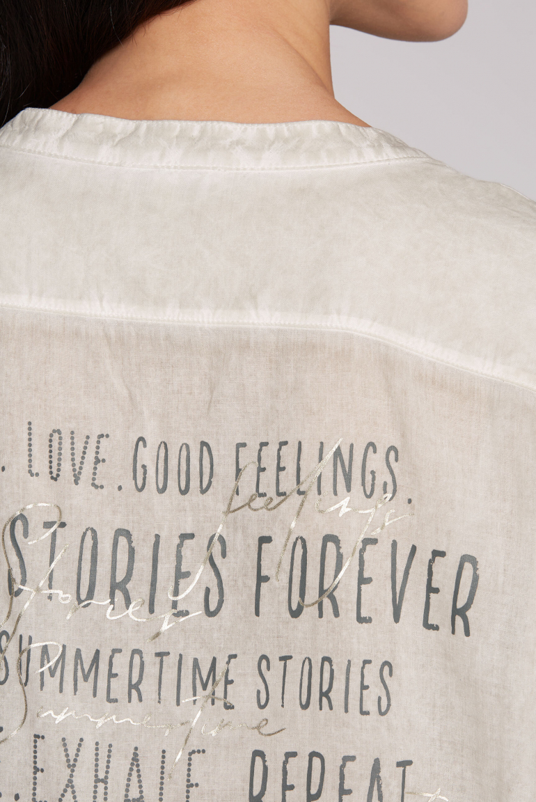 Ärmellose Bluse mit gesmoktem Saum und Rückenprint