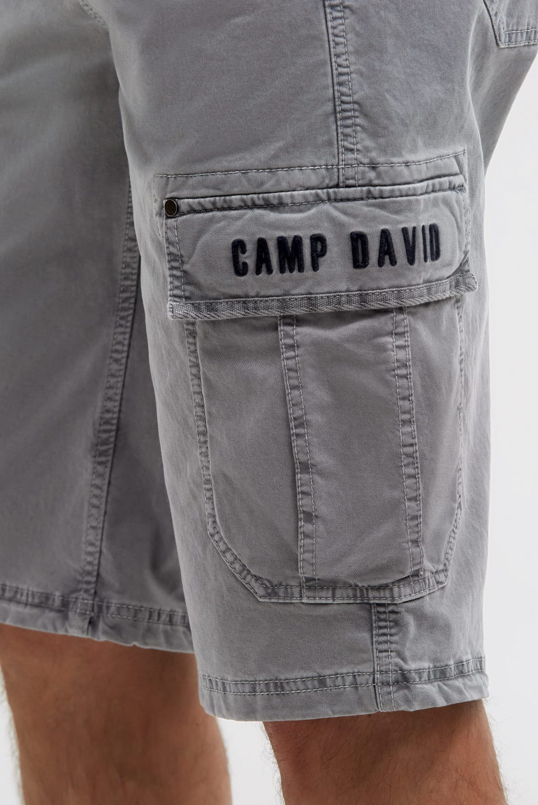 Cargo Shorts mit 3D-Logo-Stickerei
