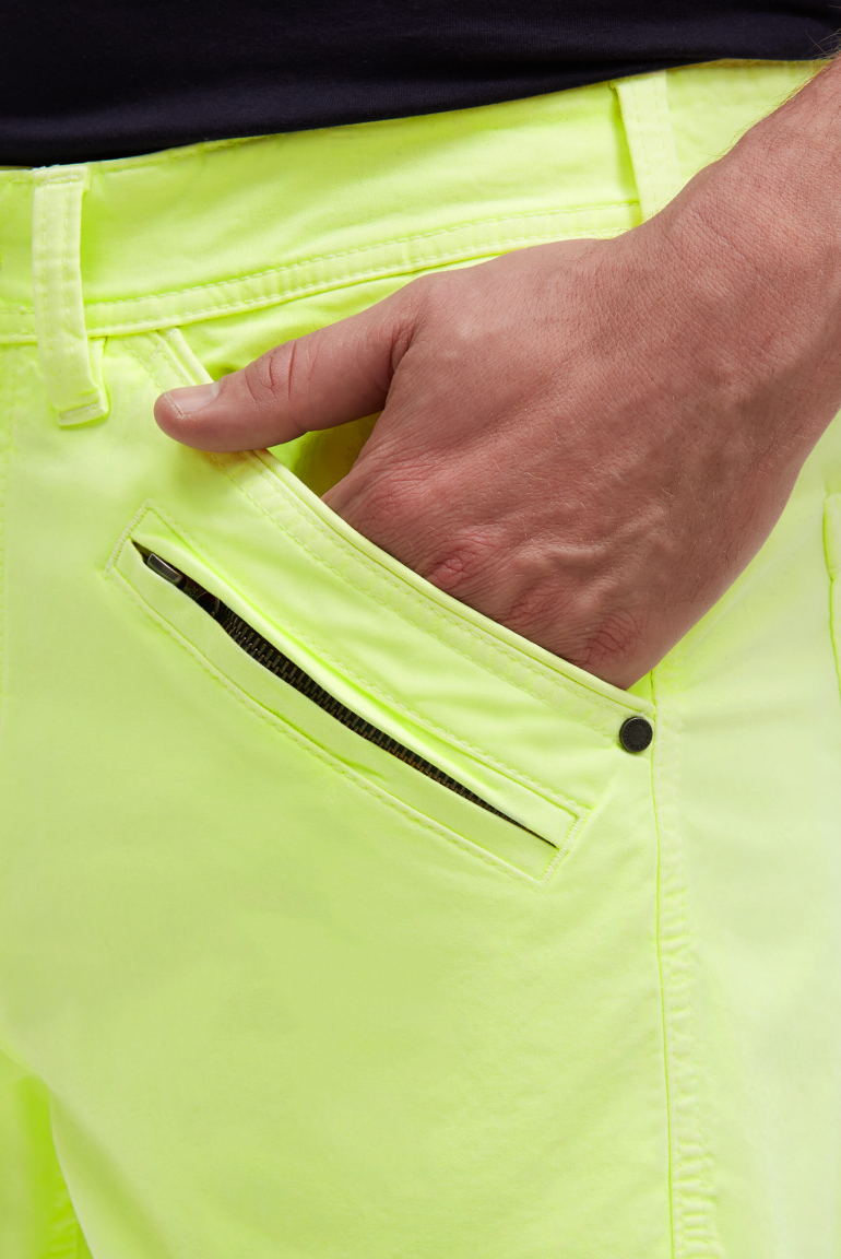 Cargo Shorts mit 3D-Logo-Stickerei