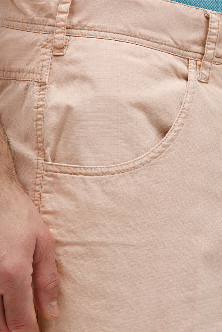 Cargo Shorts mit kleinen Label Prints