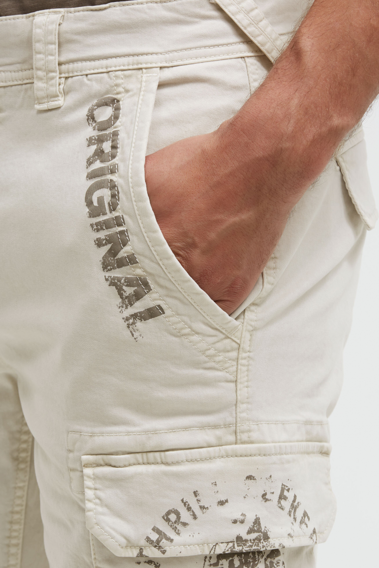 Cargo Shorts mit Prints im Used Look