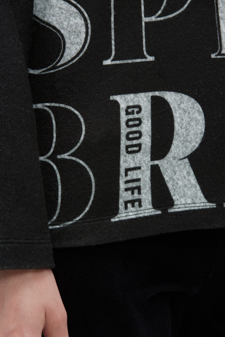 Flauschstrickpullover mit Logo Artwork