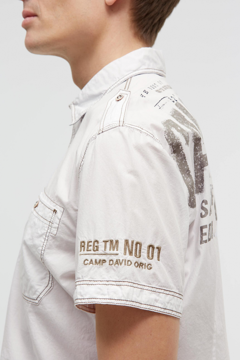 Hemd mit Back-Print, Brusttasche und Stickereien