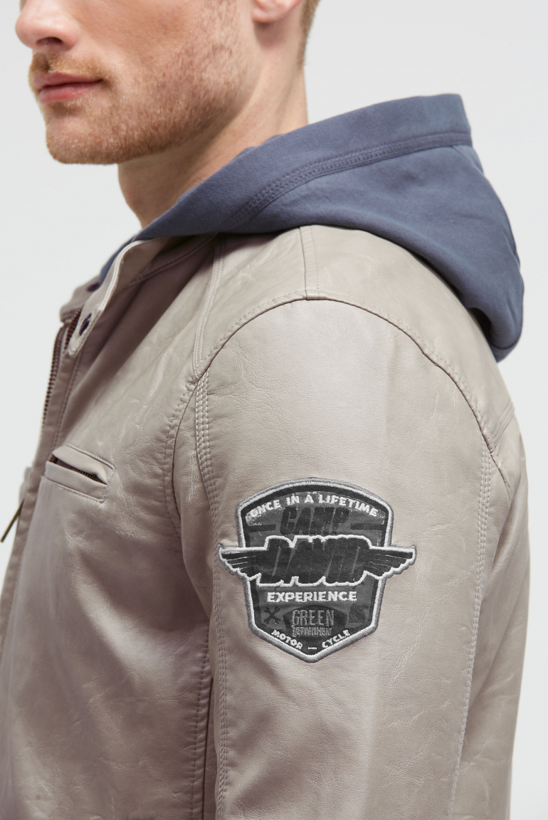 Jacke aus Kunstleder mit abknöpfbarer Sweatkapuze