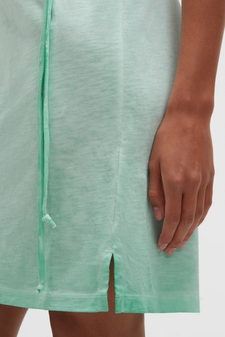 Jerseykleid mit V-Neck und Rückenprint