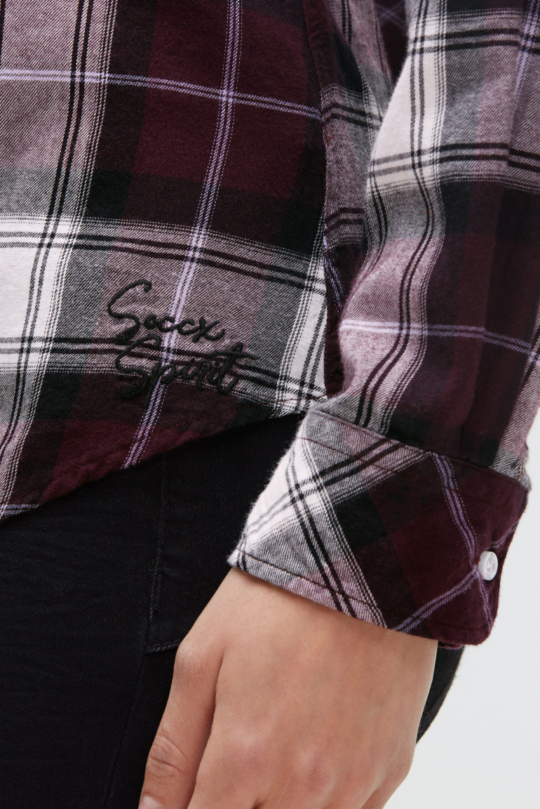 Karobluse mit kurzer Knopfleiste