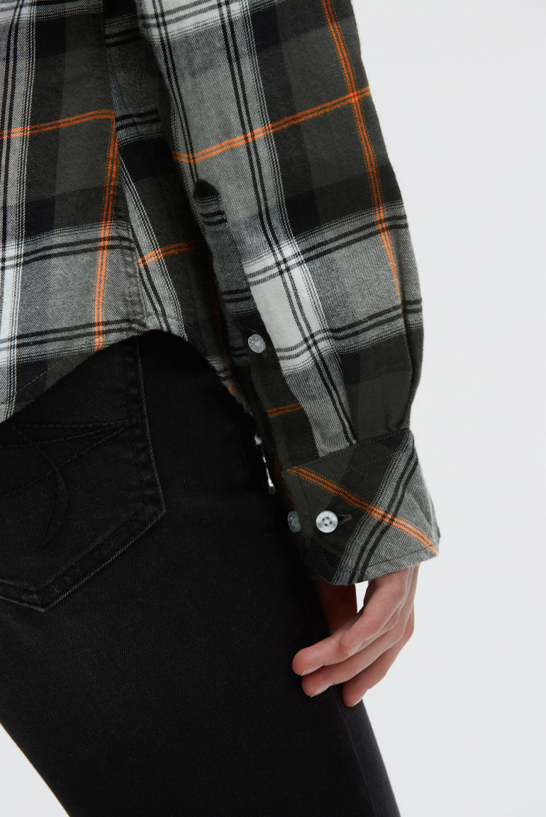 Karobluse mit kurzer Knopfleiste