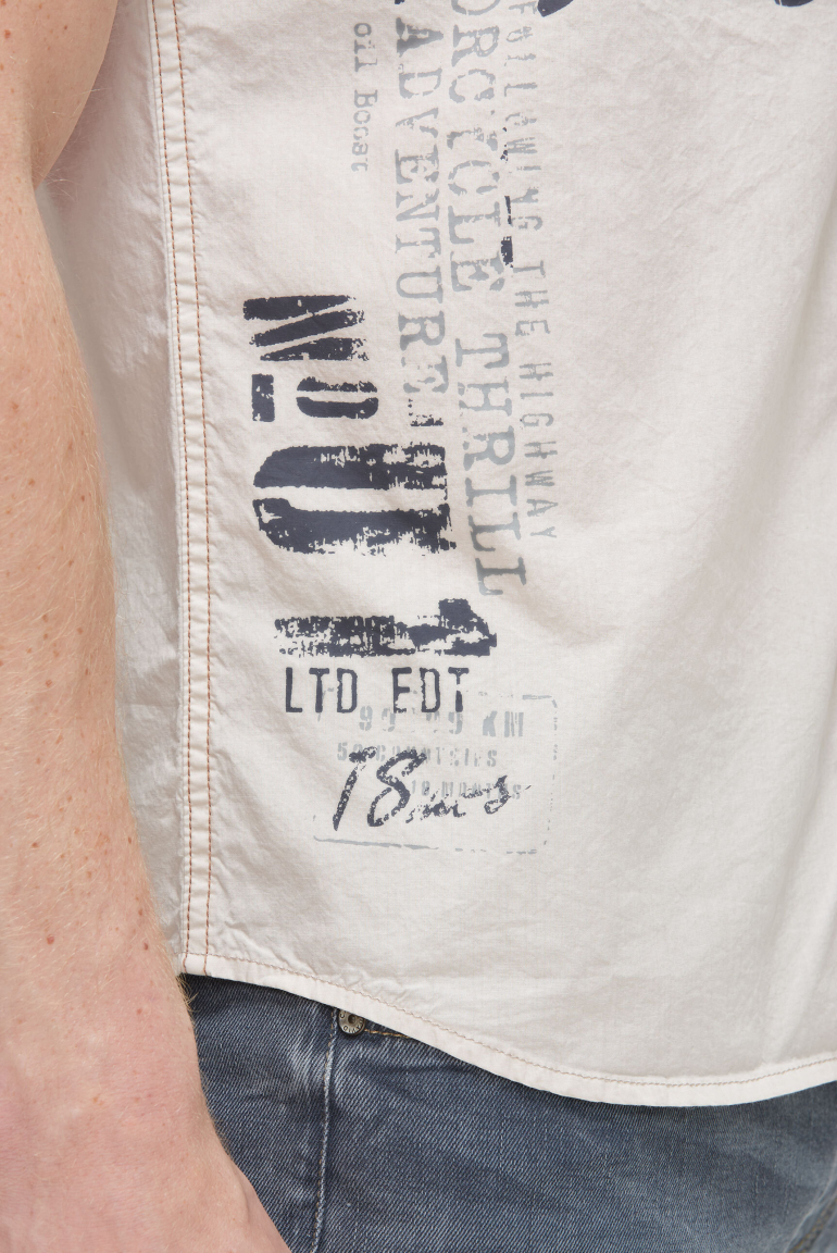 Kurzarmhemd mit Label Prints und Stickereien