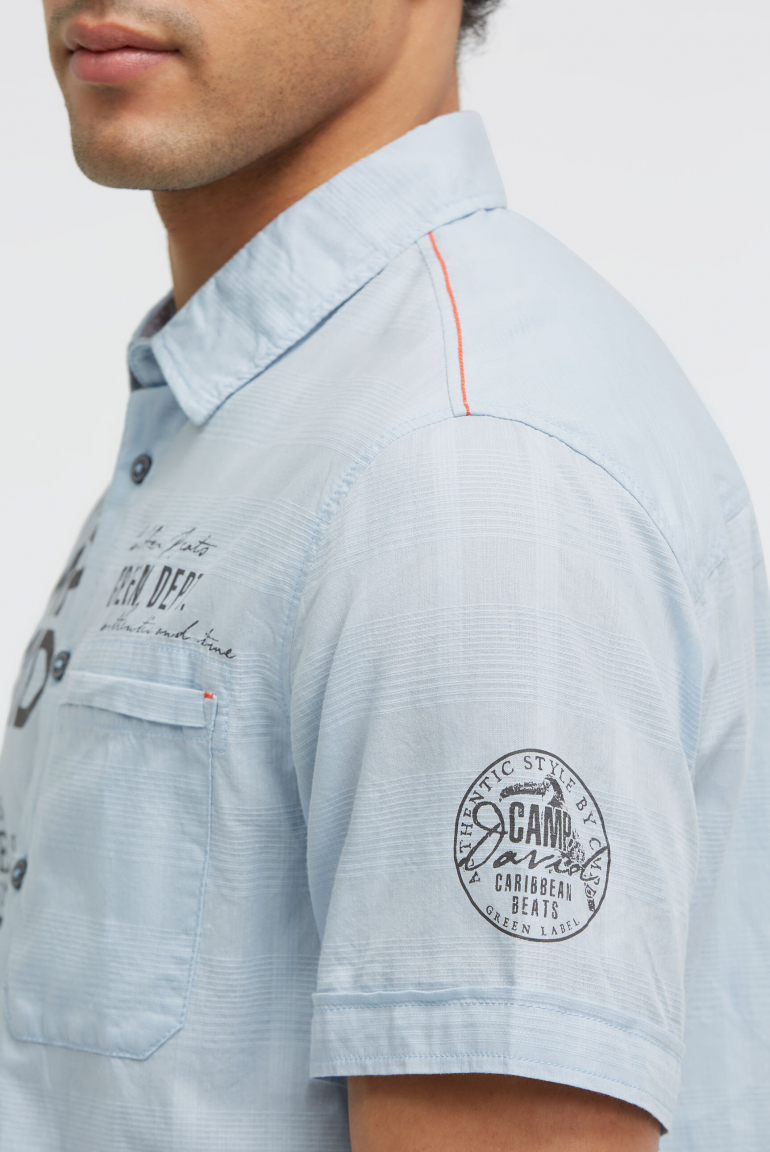 Kurzarmhemd mit Webstruktur und Logo Prints