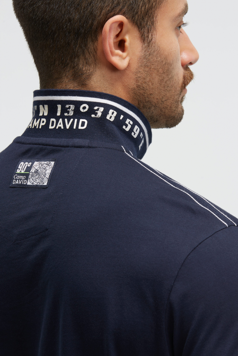 Kurzarmpolo mit tonigem Artwork