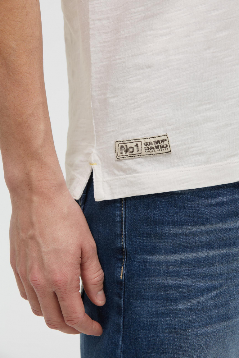Kurzarmpolo mit V-Neck und Back-Print
