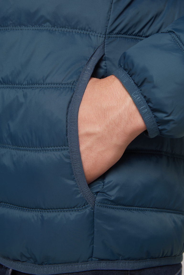 Leichte Steppjacke mit Kapuze