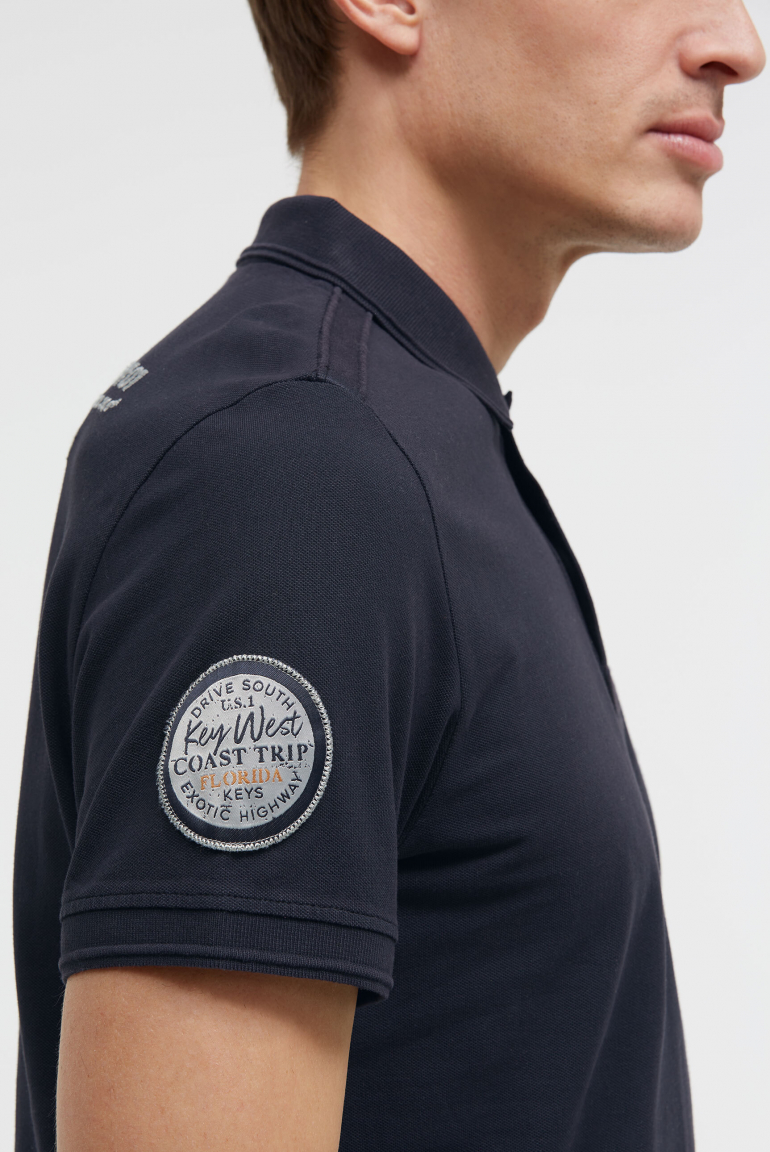 Pikee-Polo Kurzarm mit Rücken-Stickerei