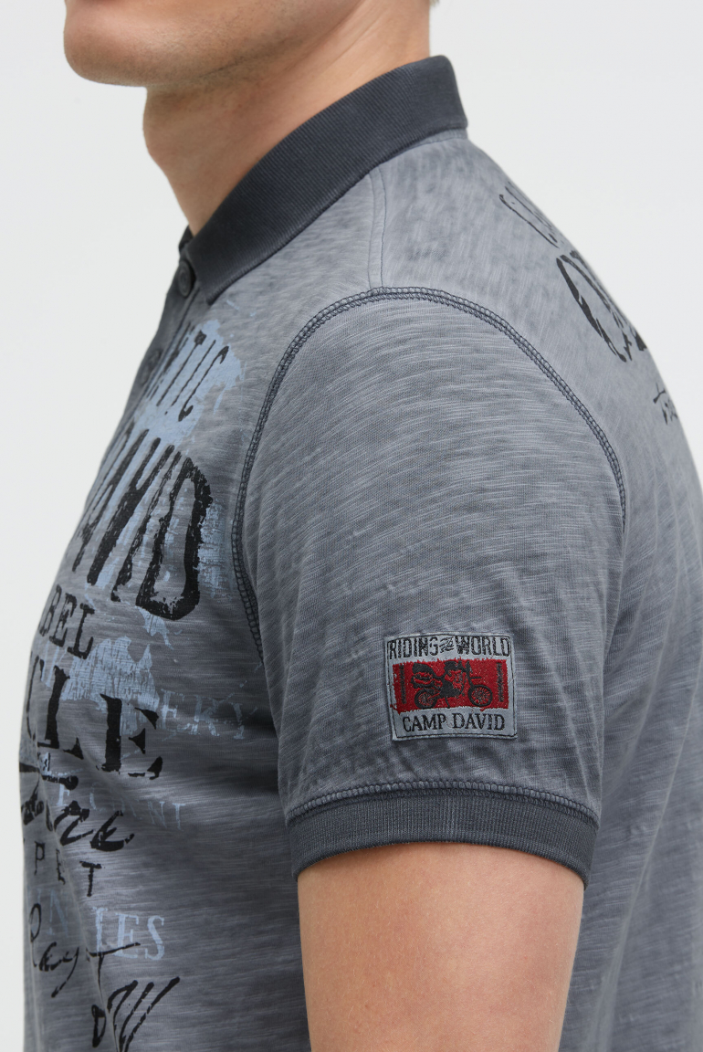 Poloshirt Oil Dyed mit Used Prints