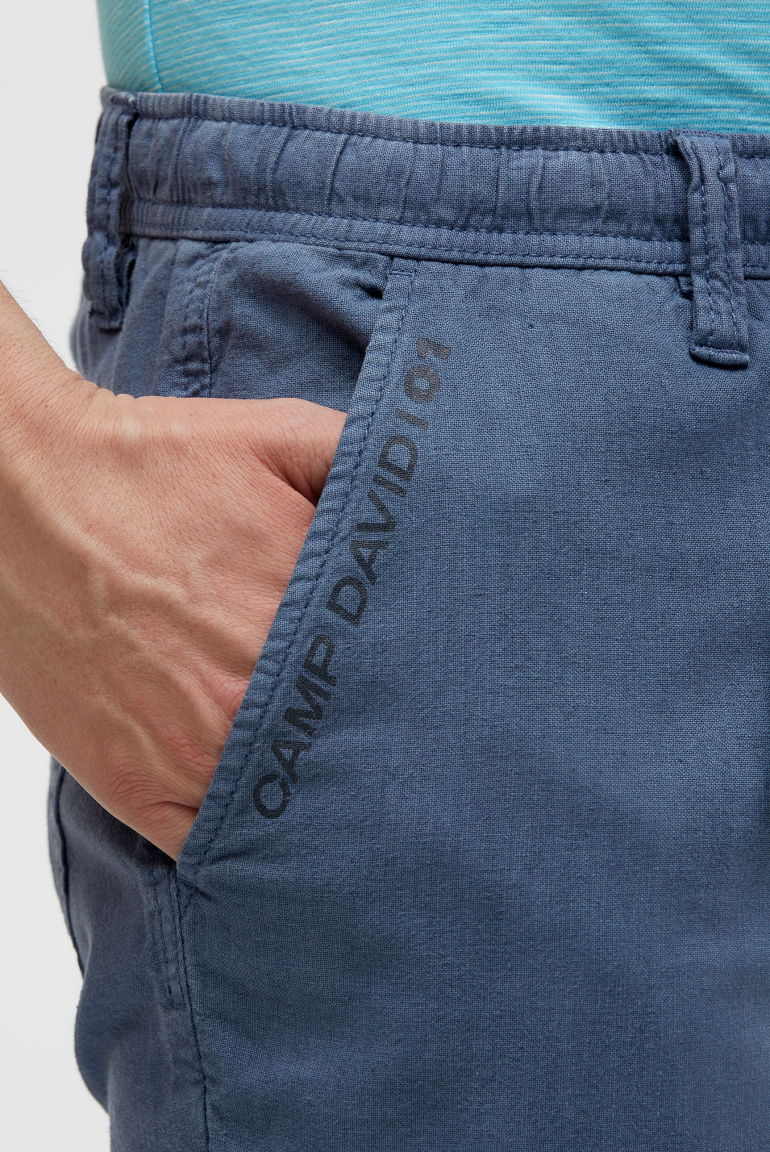 Shorts aus Leinen-Mix mit Label Print