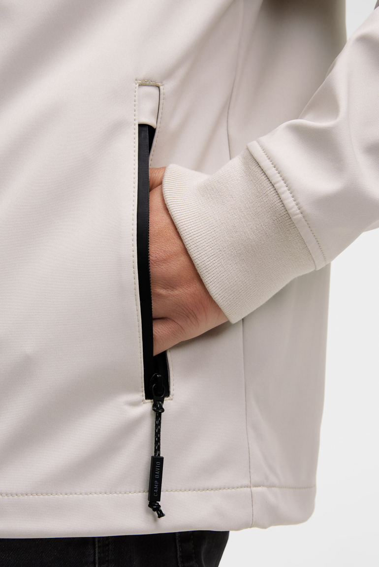 Softshelljacke mit Logo-Prägung am Rücken