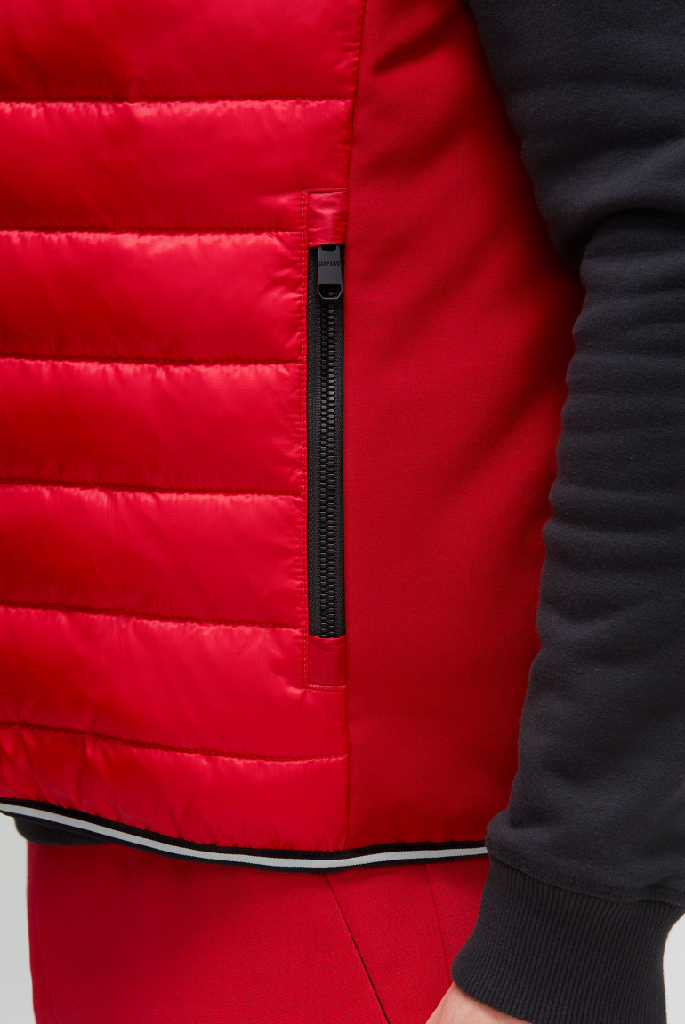 Steppweste im Materialmix mit Prints