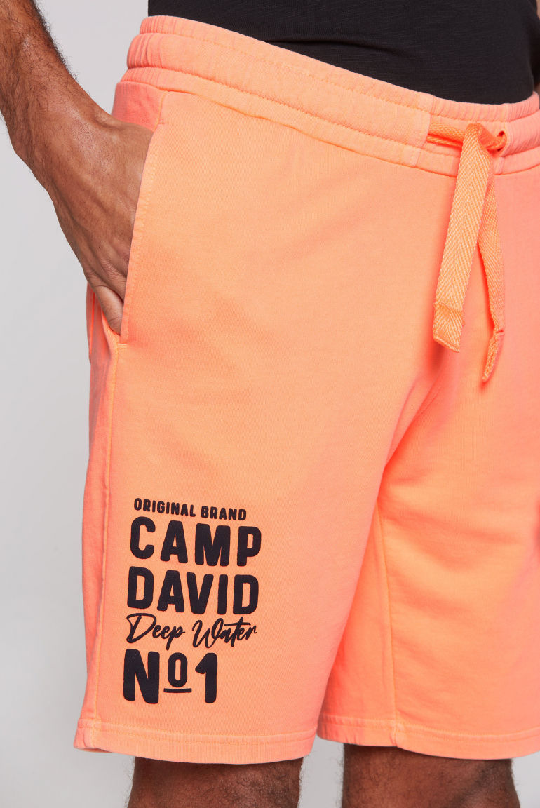 Sweatshorts mit Logo-Puff-Print
