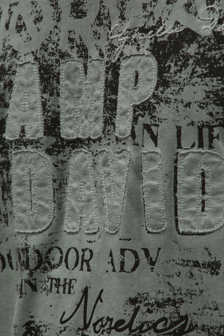 T-Shirt im Used Look mit Logo-Applikationen