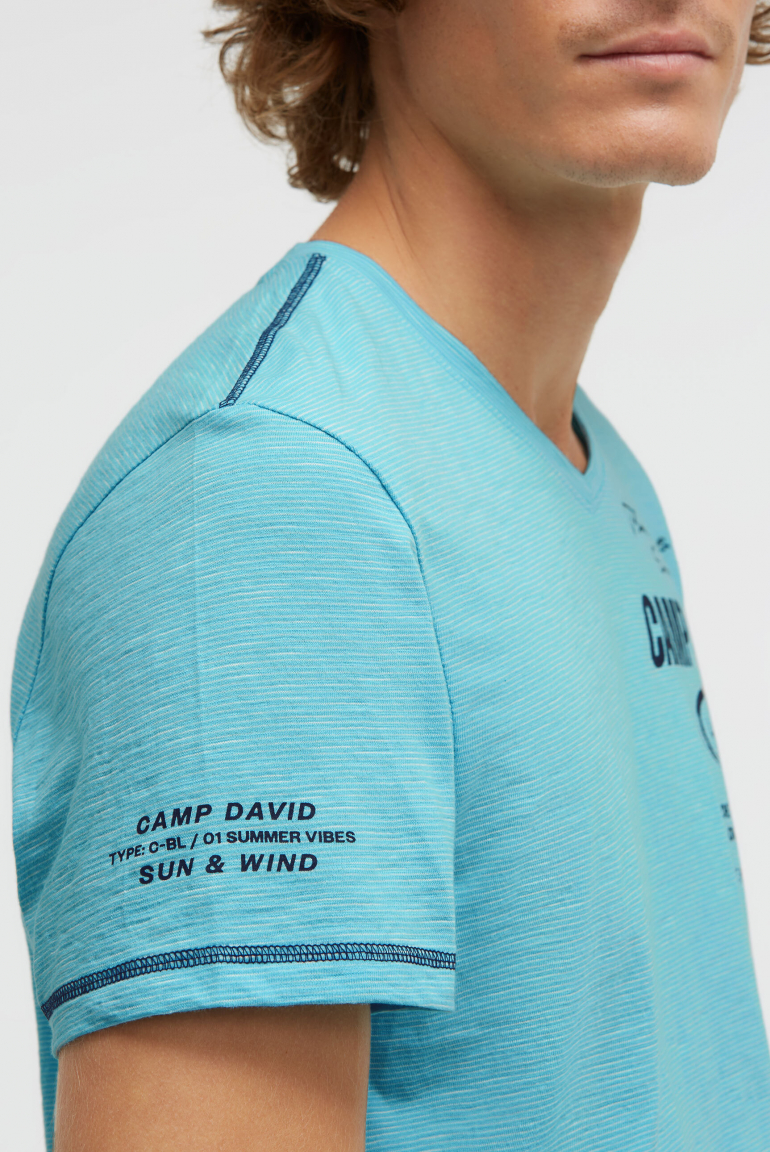 T-Shirt V-Neck mit Slub Stripes und Prints