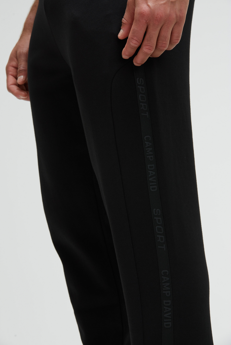 Trainingshose aus Interlock mit Seitentapes